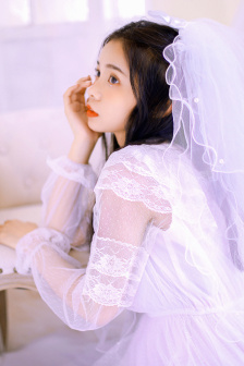 女儿漂亮闺蜜住进我家的说说